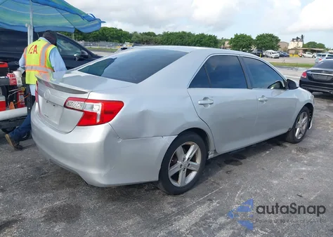 2014 Toyota Camry Se z USA, uszkodzony, nr VIN 4T1BF1FK4EU346120